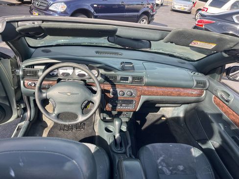 Used 2004 Chrysler Sebring Limited w/ Driver Convenience Group image 11