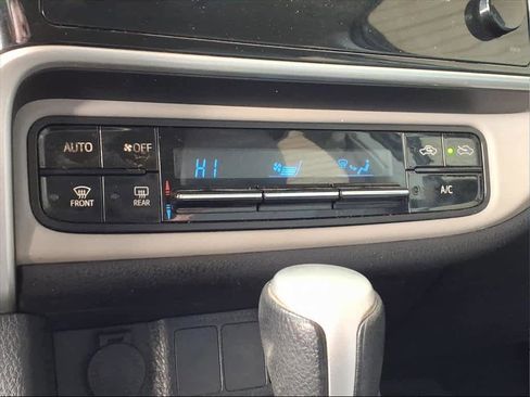 Used 2018 Toyota Corolla LE image 9