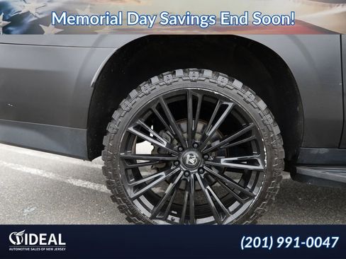 Used 2021 Chevrolet Suburban RST w/ Luxury Package AWD/4WD image 12