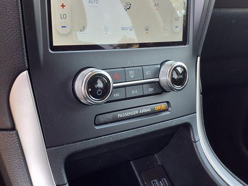 Used 2024 Ford Edge SEL image 13