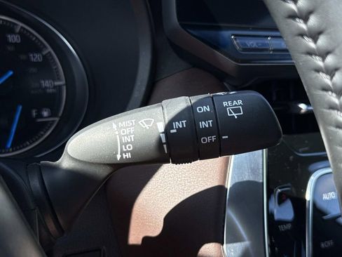 Used 2023 Toyota Venza XLE AWD/4WD image 11