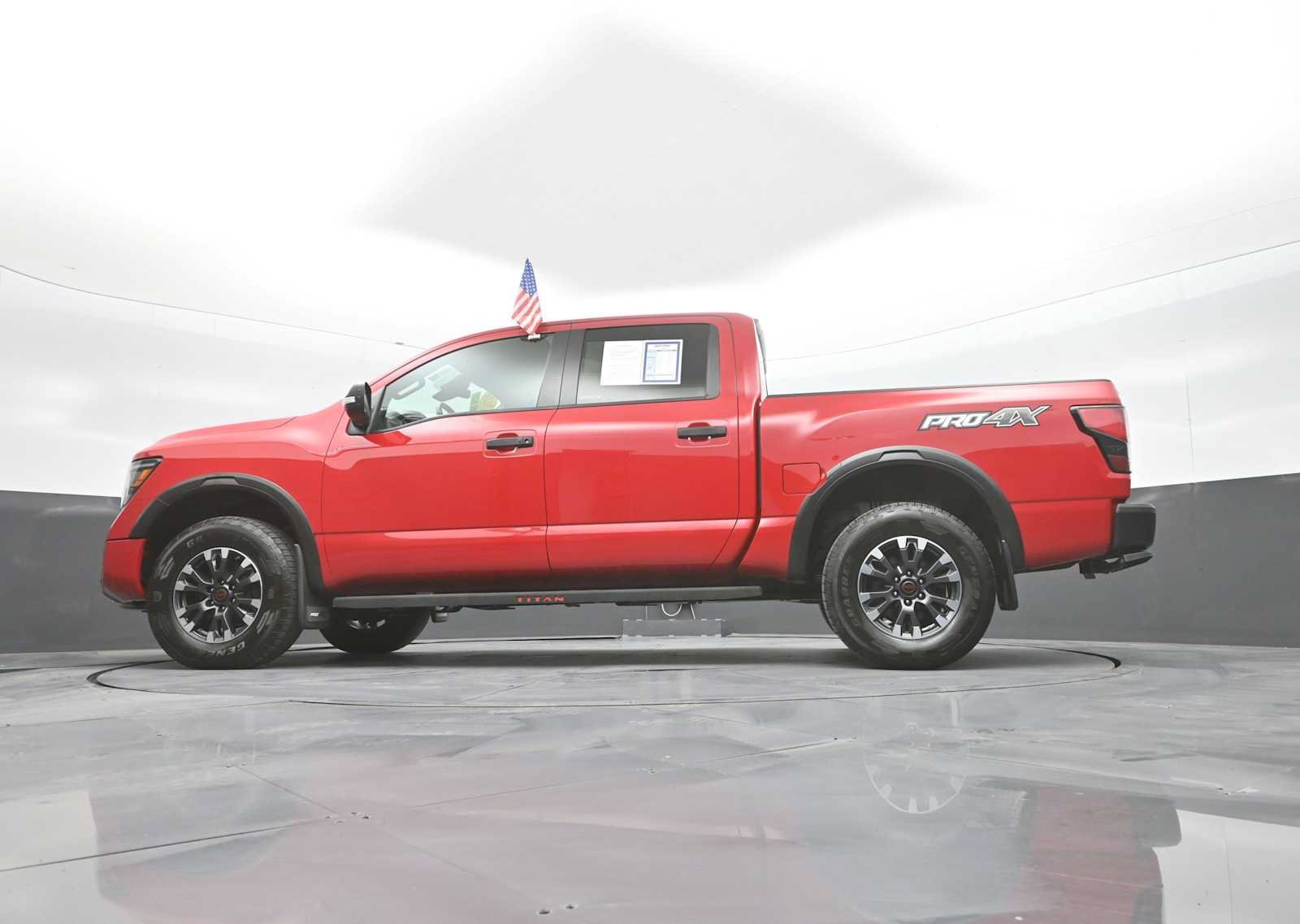 Used 2024 Nissan Titan PRO-4X w/ Pro-4x Convenience Package AWD/4WD image 28