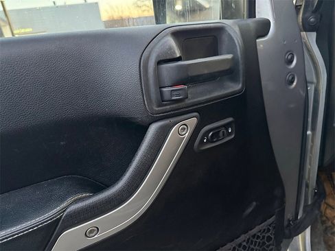 Used 2013 Jeep Wrangler Unlimited Freedom Edition image 14