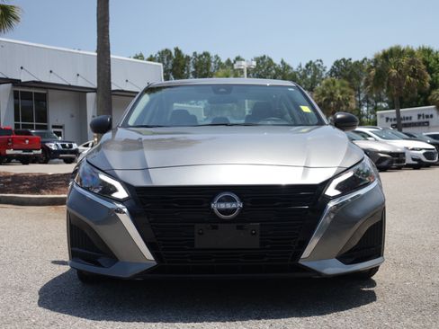 Used 2024 Nissan Altima 2.5 SV FWD image 6