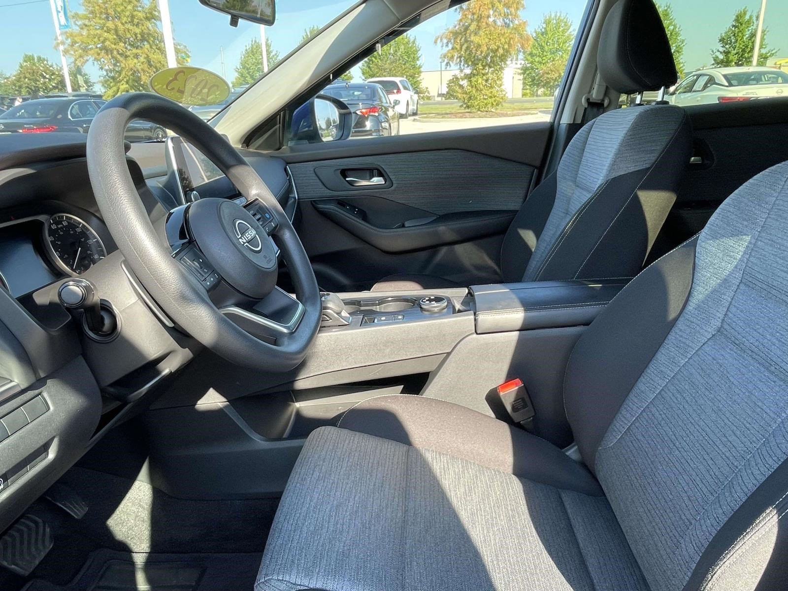 Used 2023 Nissan Rogue SV AWD/4WD image 14