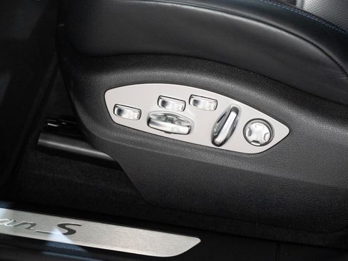 Certified 2024 Porsche Macan S AWD/4WD image 13