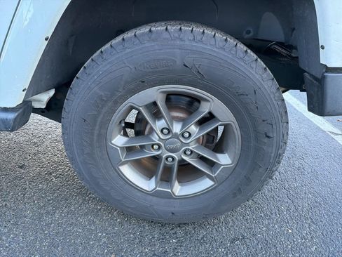 Used 2017 Jeep Wrangler 75th Anniversary image 21