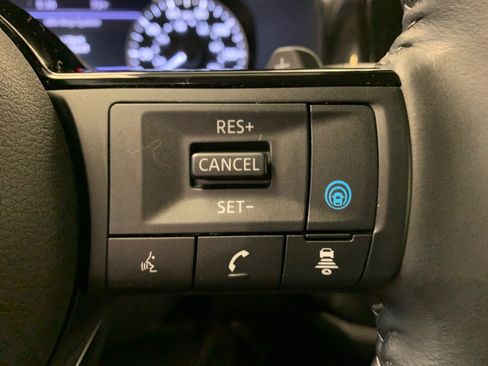 Used 2024 Nissan Pathfinder SL AWD/4WD image 22