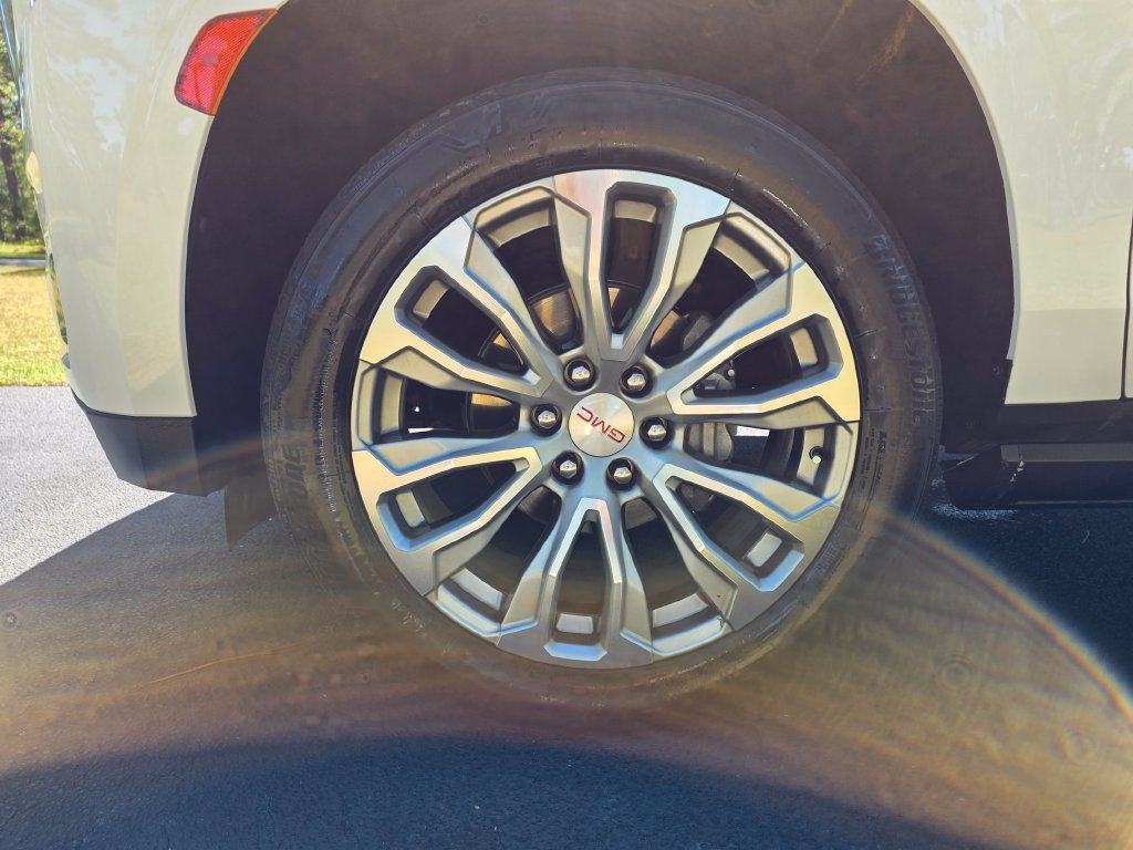 Used 2022 GMC Yukon Denali RWD image 9