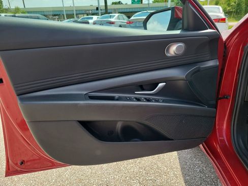 Used 2025 Hyundai Elantra SEL FWD image 19