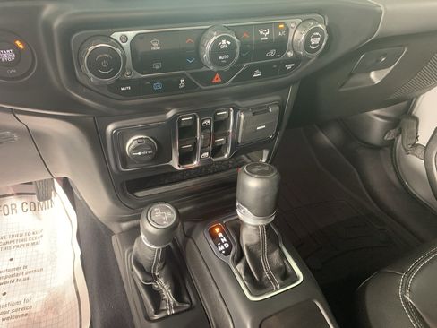 Used 2022 Jeep Wrangler Unlimited Sahara AWD/4WD image 24