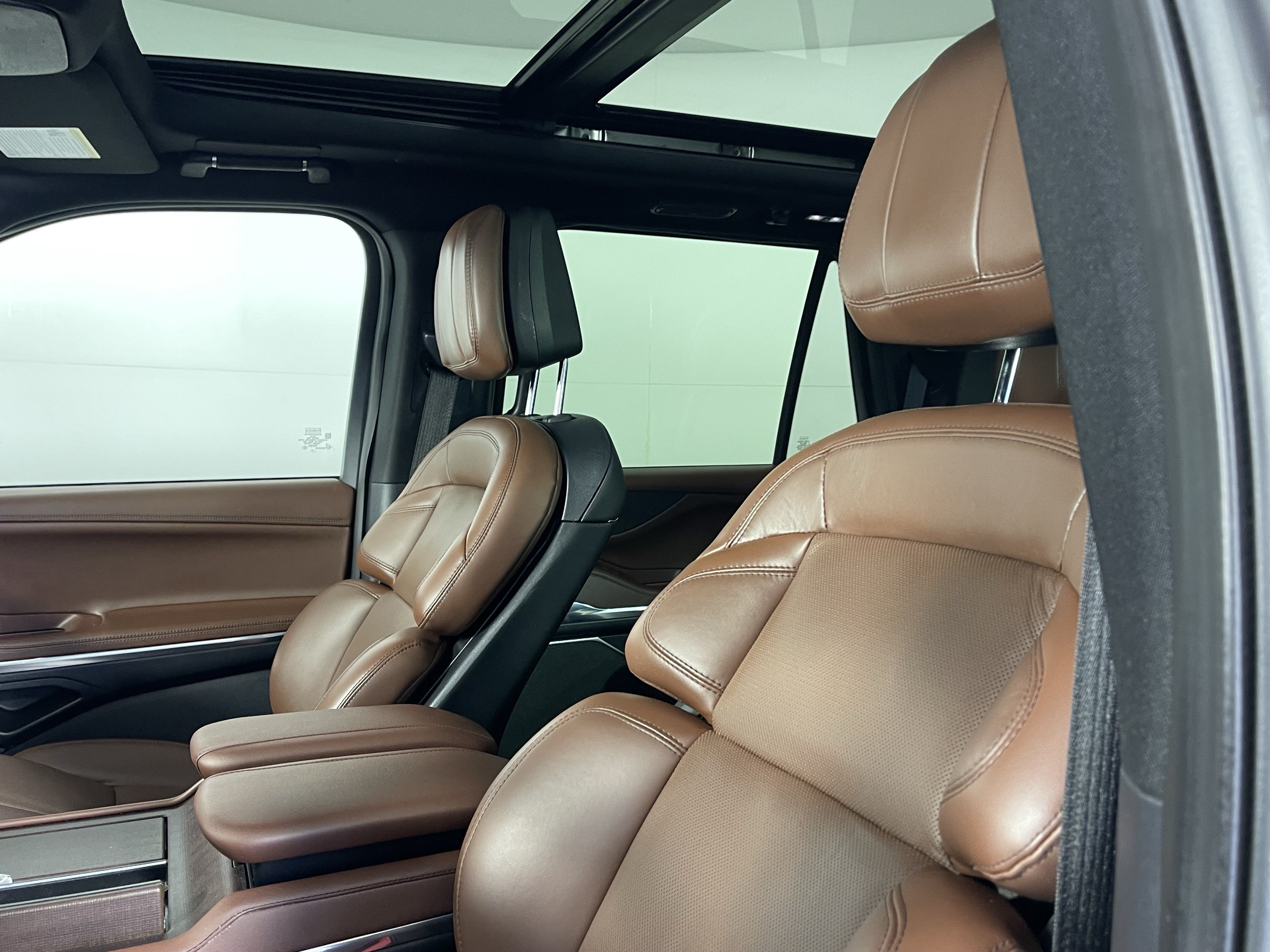Used 2025 Lincoln Navigator Reserve AWD/4WD image 19