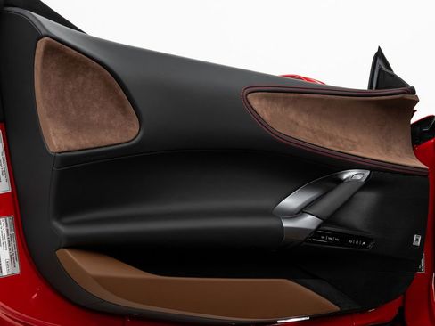 Used 2023 Ferrari SF90 Spider image 30