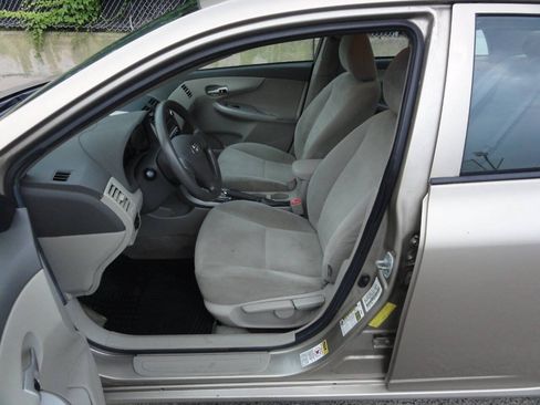 Used 2010 Toyota Corolla LE FWD image 28