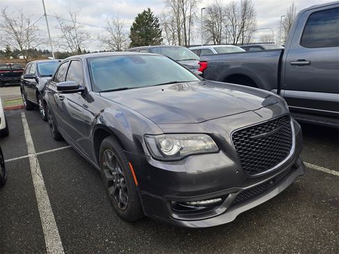 Used 2021 Chrysler 300 Touring L image 2