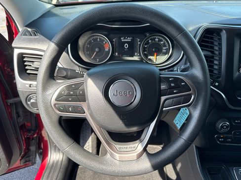Used 2020 Jeep Cherokee Latitude FWD image 14