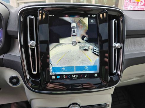 Certified 2024 Volvo XC40 B5 Ultimate w/ Climate Package image 40