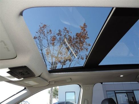 Used 2021 Nissan Rogue Platinum image 11