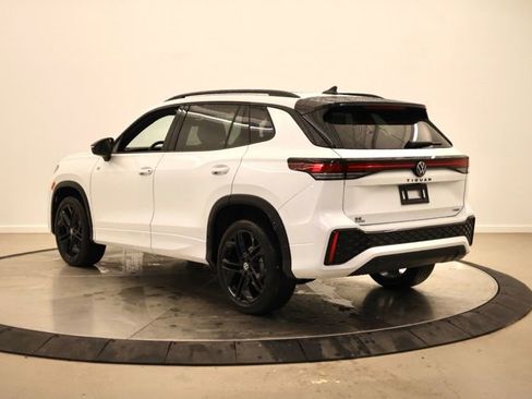 New 2026 Volkswagen Tiguan SE R-Line image 5