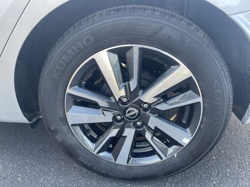Used 2025 Nissan Versa SV FWD image 28