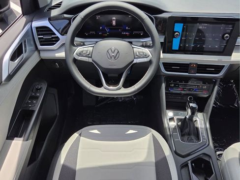 New 2026 Volkswagen Taos SE FWD image 12