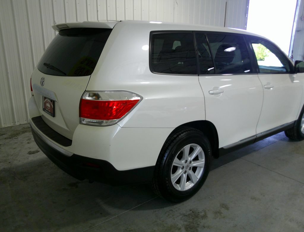 Used 2013 Toyota Highlander Plus FWD image 6