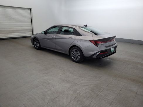 Used 2024 Hyundai Elantra SEL FWD image 3