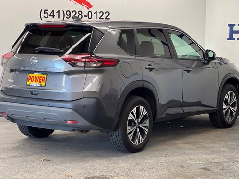 Used 2022 Nissan Rogue SV image 3