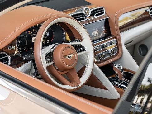 Used 2023 Bentley Bentayga Extended Wheelbase image 24