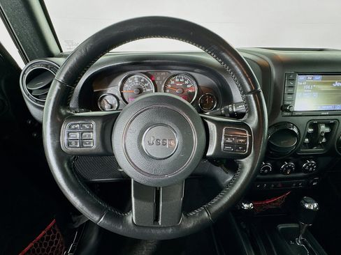 Used 2018 Jeep Wrangler Unlimited Rubicon w/ Connectivity Group image 11