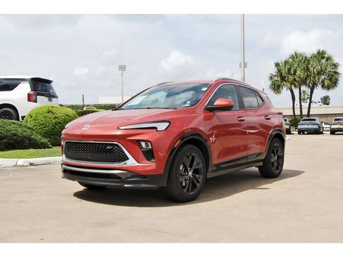Used 2024 Buick Encore GX Sport Touring FWD image 2
