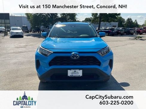 Used 2019 Toyota RAV4 LE AWD/4WD image 2