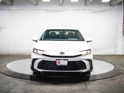 Used 2026 Toyota Camry SE FWD image 6
