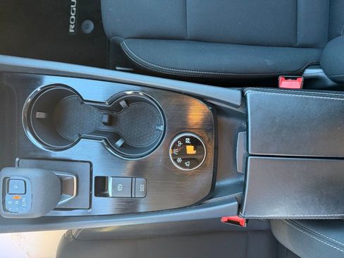 Used 2024 Nissan Rogue S image 28