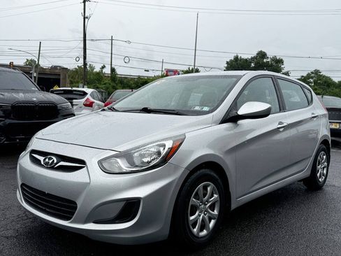 Used 2013 Hyundai Accent GS FWD image 2