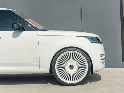 Used 2025 Land Rover Range Rover SE image 34