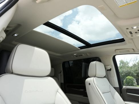 Used 2023 GMC Yukon XL Denali RWD image 24