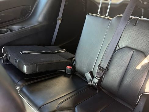 Used 2025 Chrysler Pacifica Limited FWD image 8