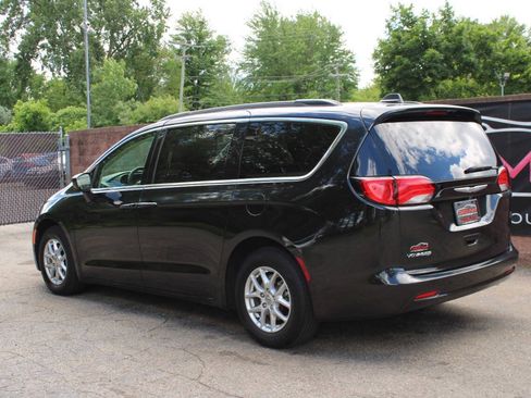 Used 2021 Chrysler Voyager Lxi FWD image 3