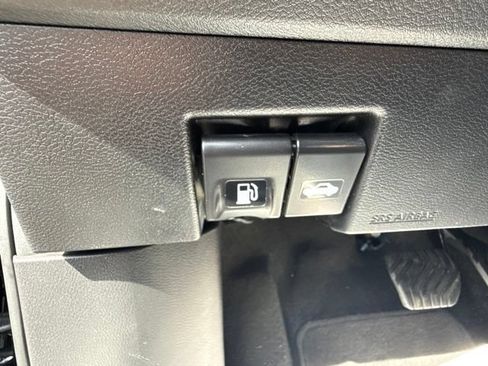Used 2025 Nissan Versa SV FWD image 15
