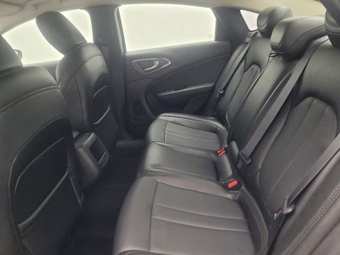 Used 2017 Chrysler 200 Limited Platinum image 18