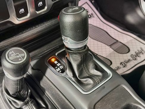 Used 2022 Jeep Wrangler Sport AWD/4WD image 17