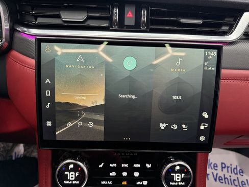 Used 2022 Jaguar F-PACE SVR image 18