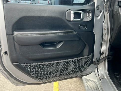 Used 2018 Jeep Wrangler Unlimited Sahara w/ Dual Top Group AWD/4WD image 12