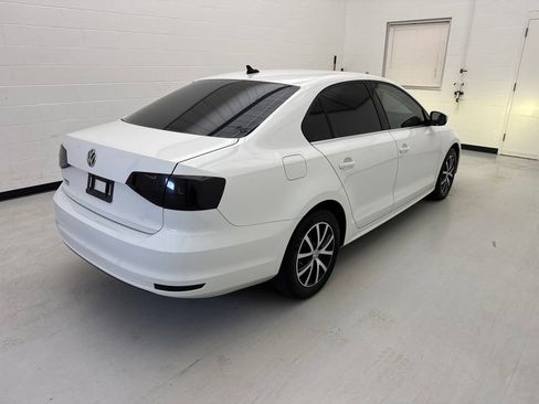 Used 2017 Volkswagen Jetta SE FWD image 7
