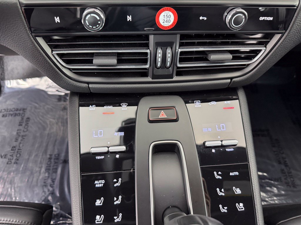 Certified 2024 Porsche Macan S AWD/4WD image 35