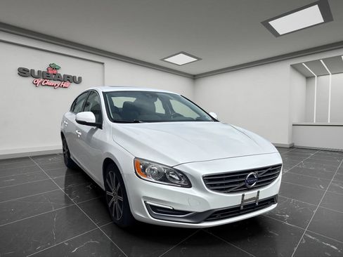 Used 2017 Volvo S60 T5 Inscription FWD image 2