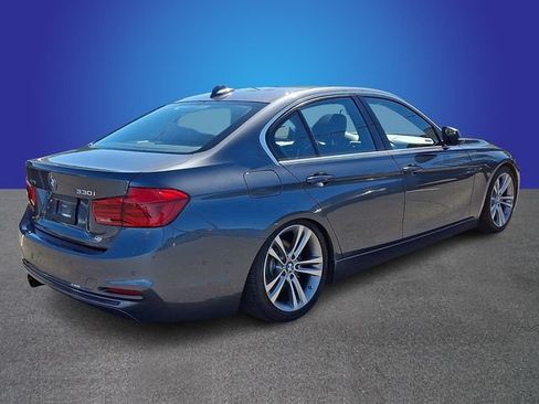 Used 2017 BMW 330i xDrive Sedan w/ Technology Package AWD/4WD image 4