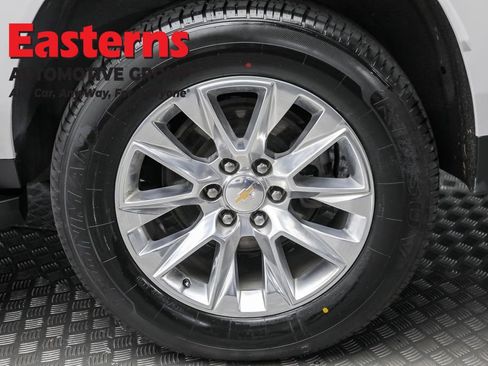 Used 2023 Chevrolet Suburban Premier image 8