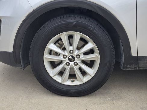 Used 2019 Kia Sorento L FWD image 17